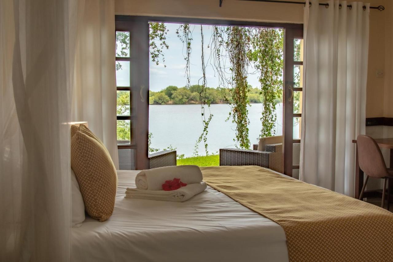 The Victoria Falls Waterfront Ливингстон Экстерьер фото